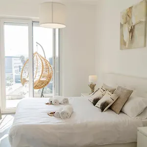 Apulialux - Exclusive And Modern City View, Private Parking Apartment Bari
