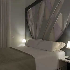 Dioniso's Luxury Municipio Apartment Neapel
